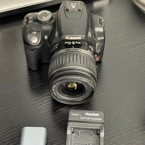 Canon DSLR + Lens + Book - Picture 10 of 10